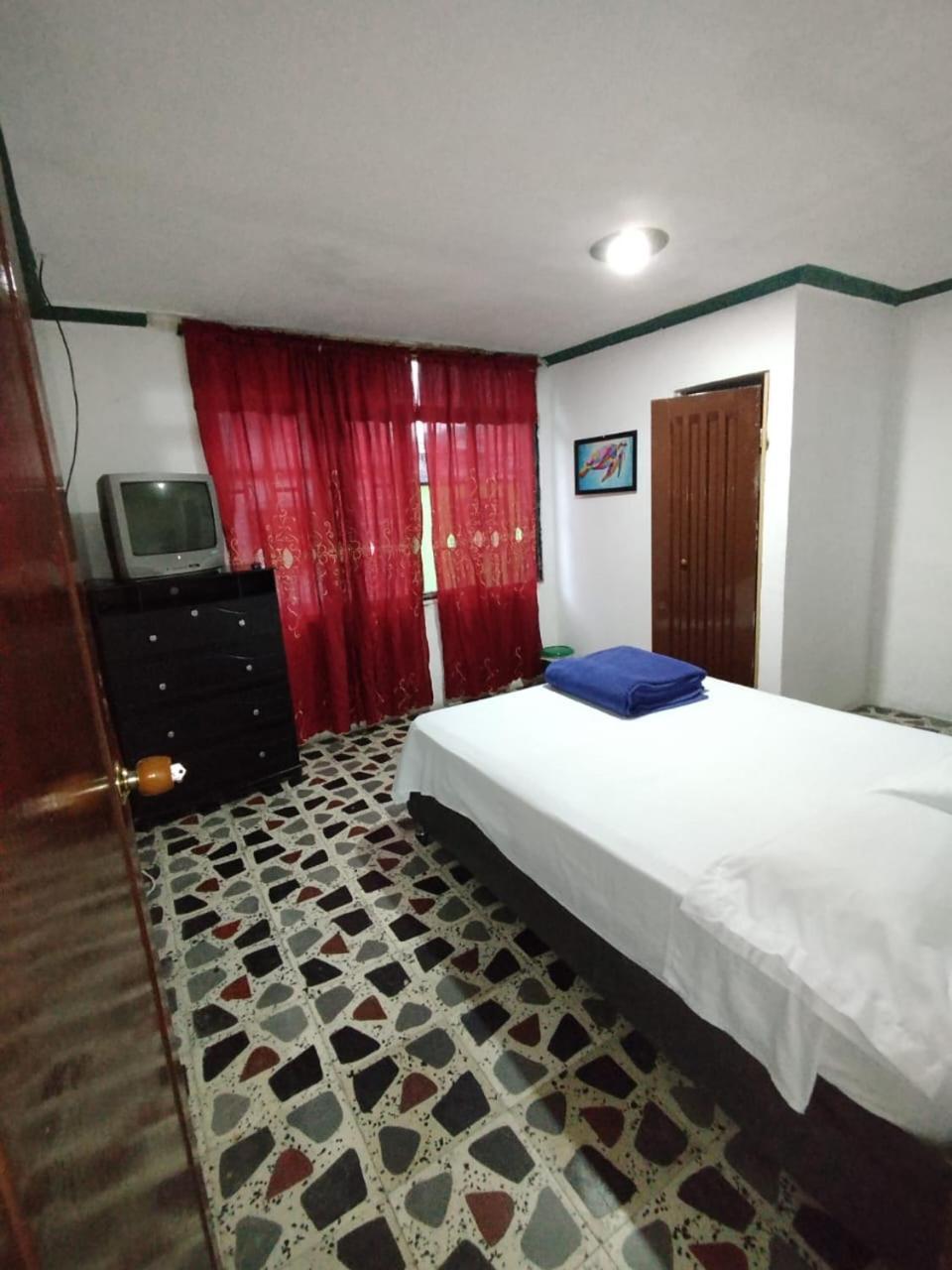 Hostal La 18 Pereira Exterior photo